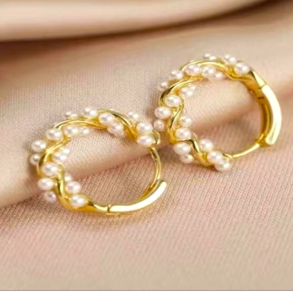 Earrings- Petite&classy. Pearl Beads wrapped over .5” diam. NIP casual to dressy